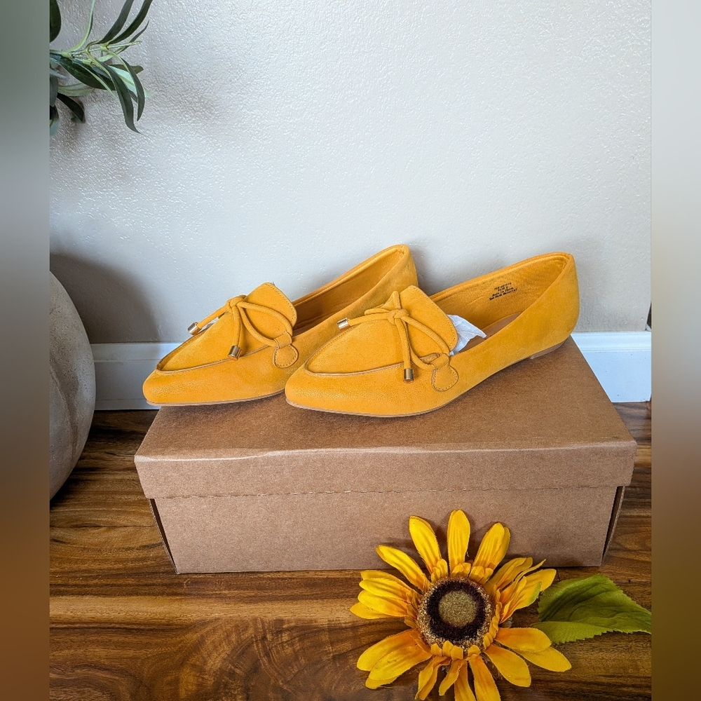 Journee Collection
Women's Muriel Tie Pointed Toe Flats in MUSTARD Sz 9M NIB